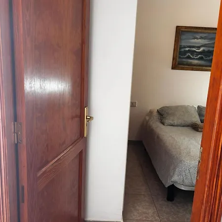 Lanzarote Surf House 6 Guests Apartment Famara